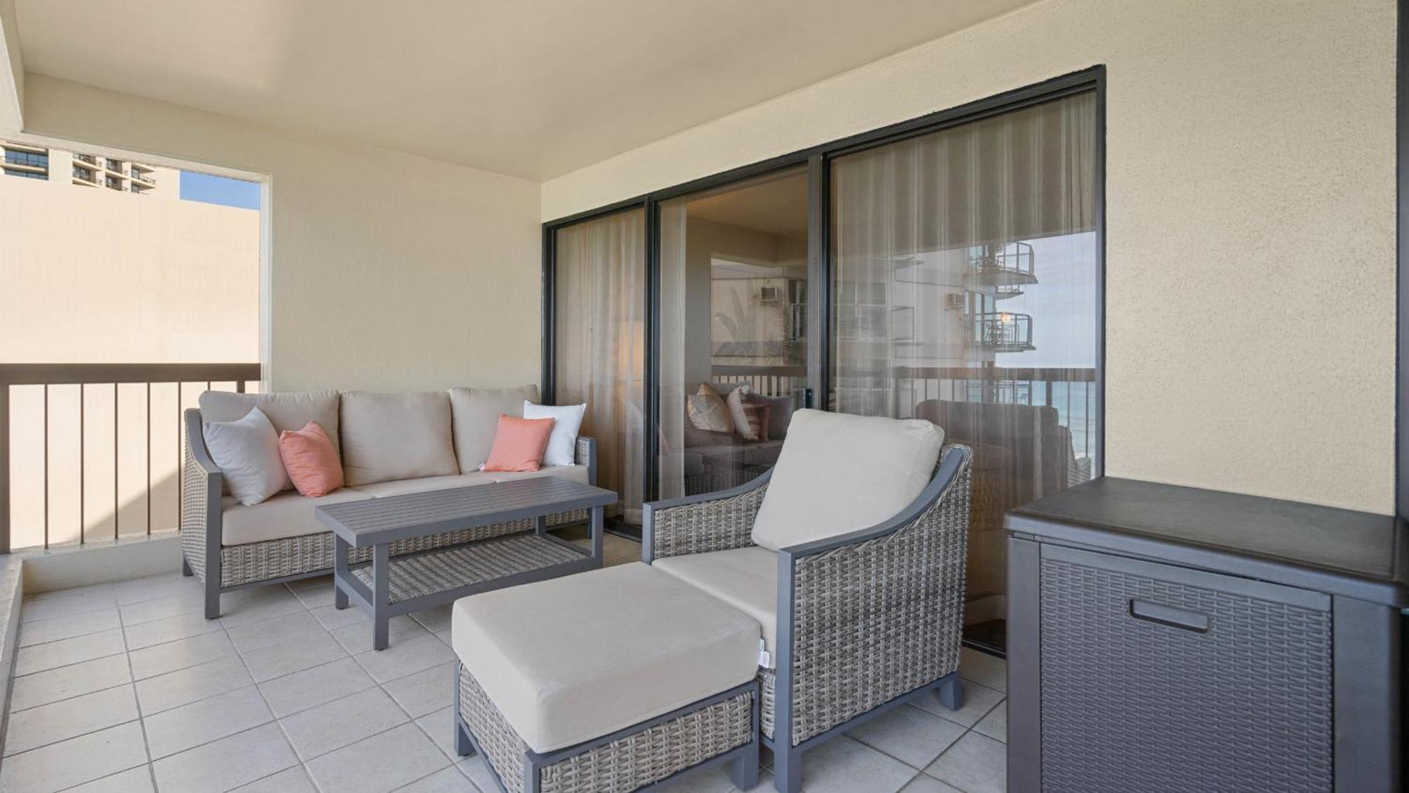 Luxury Oceanfront 2 Bedroom Apartment At Waikiki Beach Tower هونولولو المظهر الخارجي الصورة